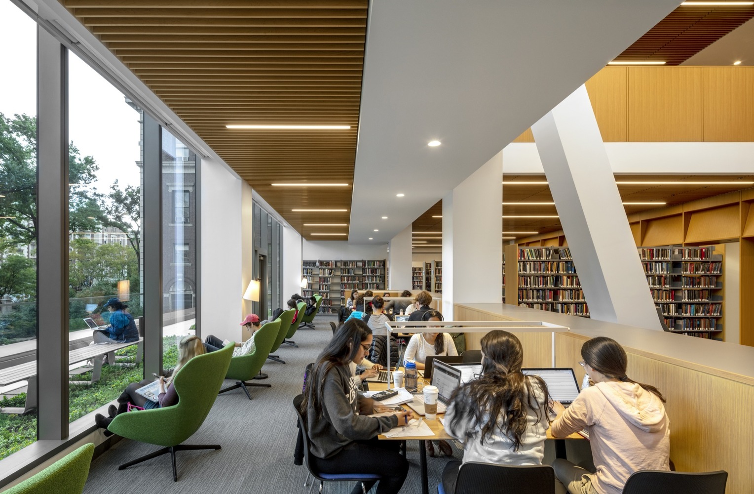 巴纳德学院,米尔斯坦中心 SOM-57