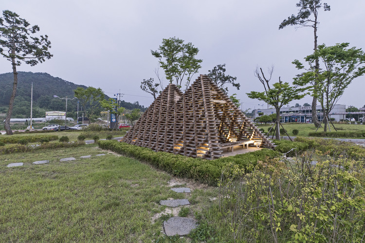 南原车站前的“山山”亭子-2