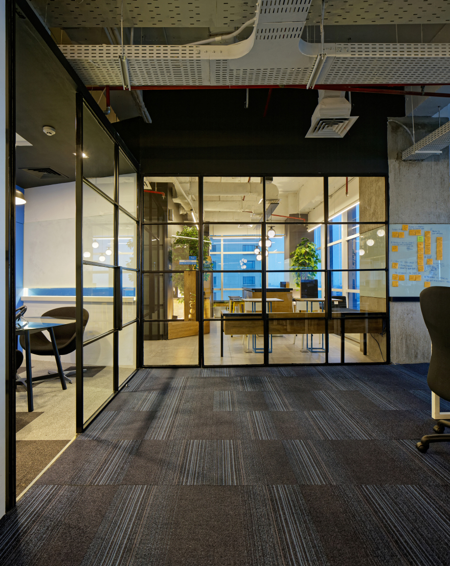 蓝工业风旅图办公室设计-24