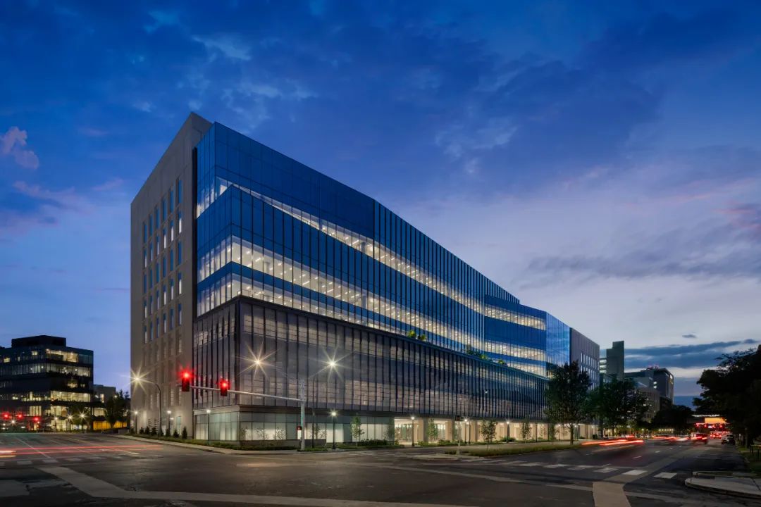 巴恩斯-犹太医院与华盛顿大学医学院Siteman癌症中心Gary C. Werths大楼 | Perkins Eastman | 美国密苏里圣路易斯-6