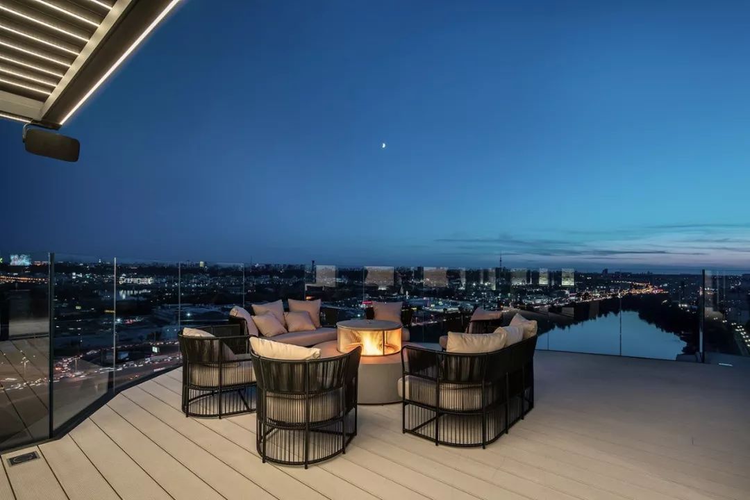 MONO architects 打造顶层公寓,诠释自由空间与光线之美-38