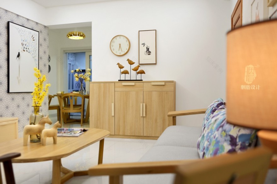 广州润粤大厦北欧风家居设计,原木与彩色的和谐搭配-17
