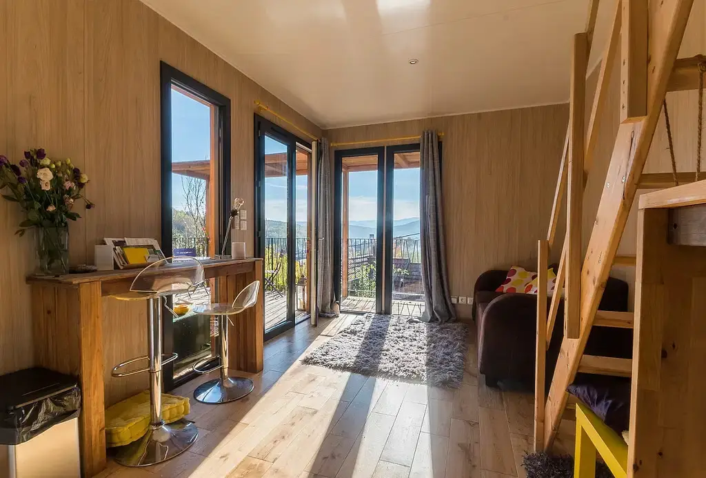 10 天搭建完成！30m²迷你木屋带阳台与夹层-2