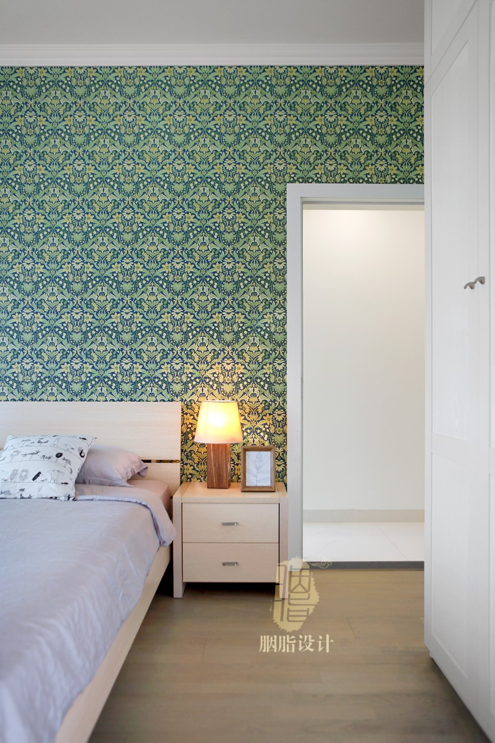 广州润粤大厦北欧风家居设计,原木与彩色的和谐搭配-44