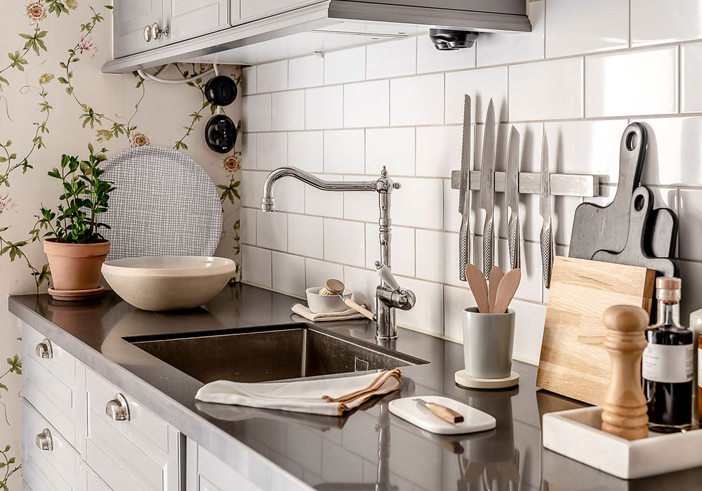 哥德堡公寓 | 温馨的粉色调与花卉壁纸的完美结合-15