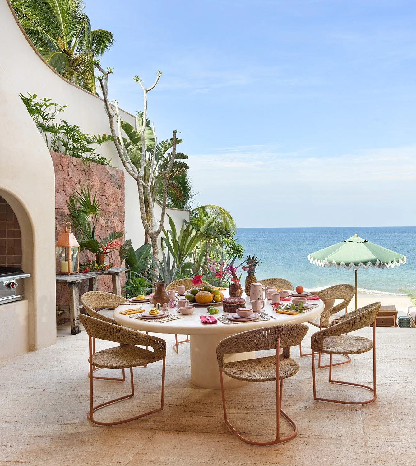 玫瑰宫

注：Casa Rosada 通常指位于阿根廷布宜诺斯艾利斯的总统府，因其建筑外观多为粉色（玫瑰色）而被称为玫瑰宫  丨墨西哥-55