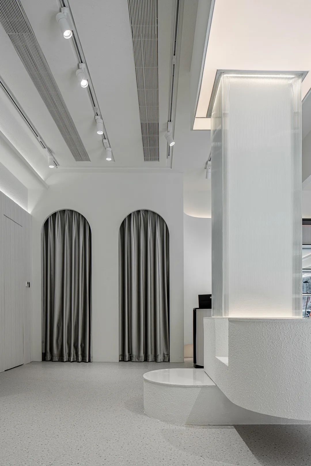 光与四季 · 普宁 70 平米女性服饰店设计丨中国广东丨深圳市陈浩鹏室内设计事务所-41