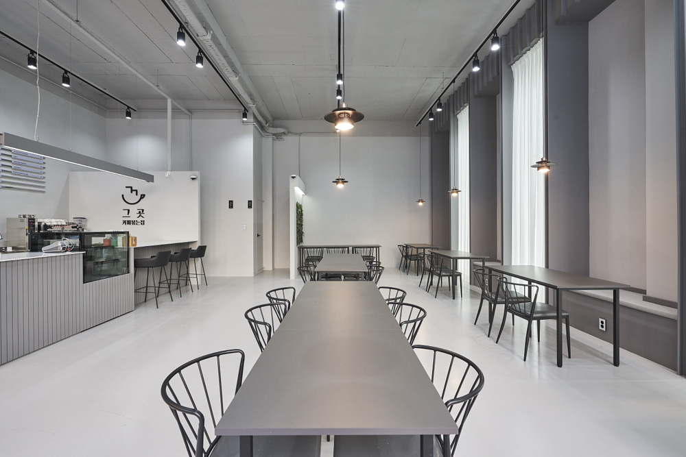 【首尔咖啡馆设计】30 坪高级咖啡馆，现代与复古的完美融合-3