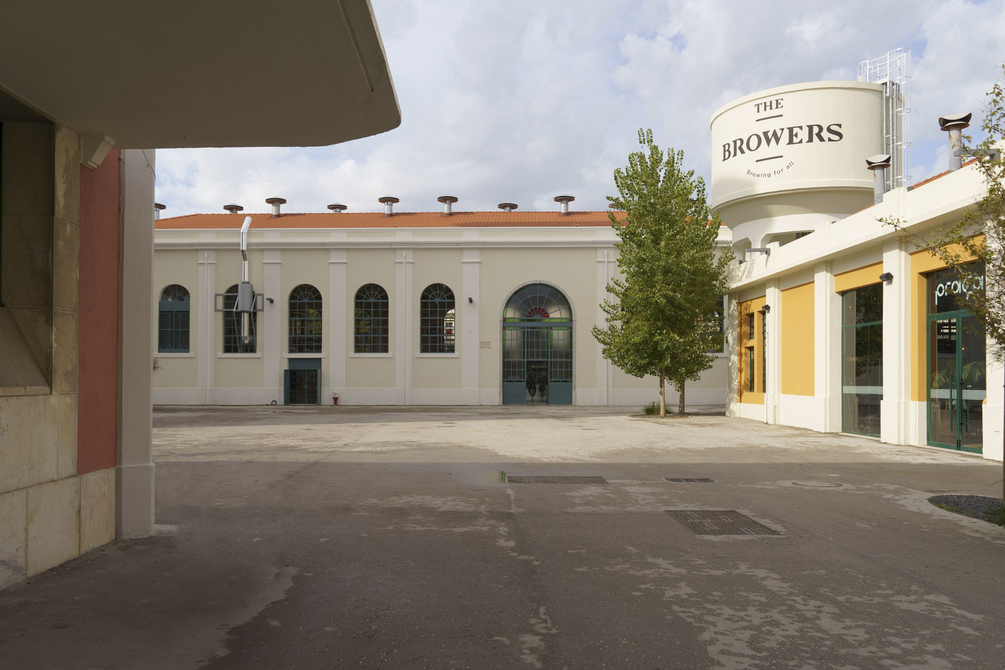 Transformation of the Former Military Maintenance Power Plant into the Browers Beato Microbrewery and Restaurant / Eduardo Souto de Moura + Nuno Graça Moura-13