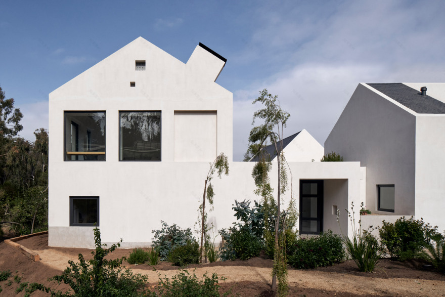 智利海边度假屋 | Combeau Arquitectura 打造的白色石灰石建筑群-4