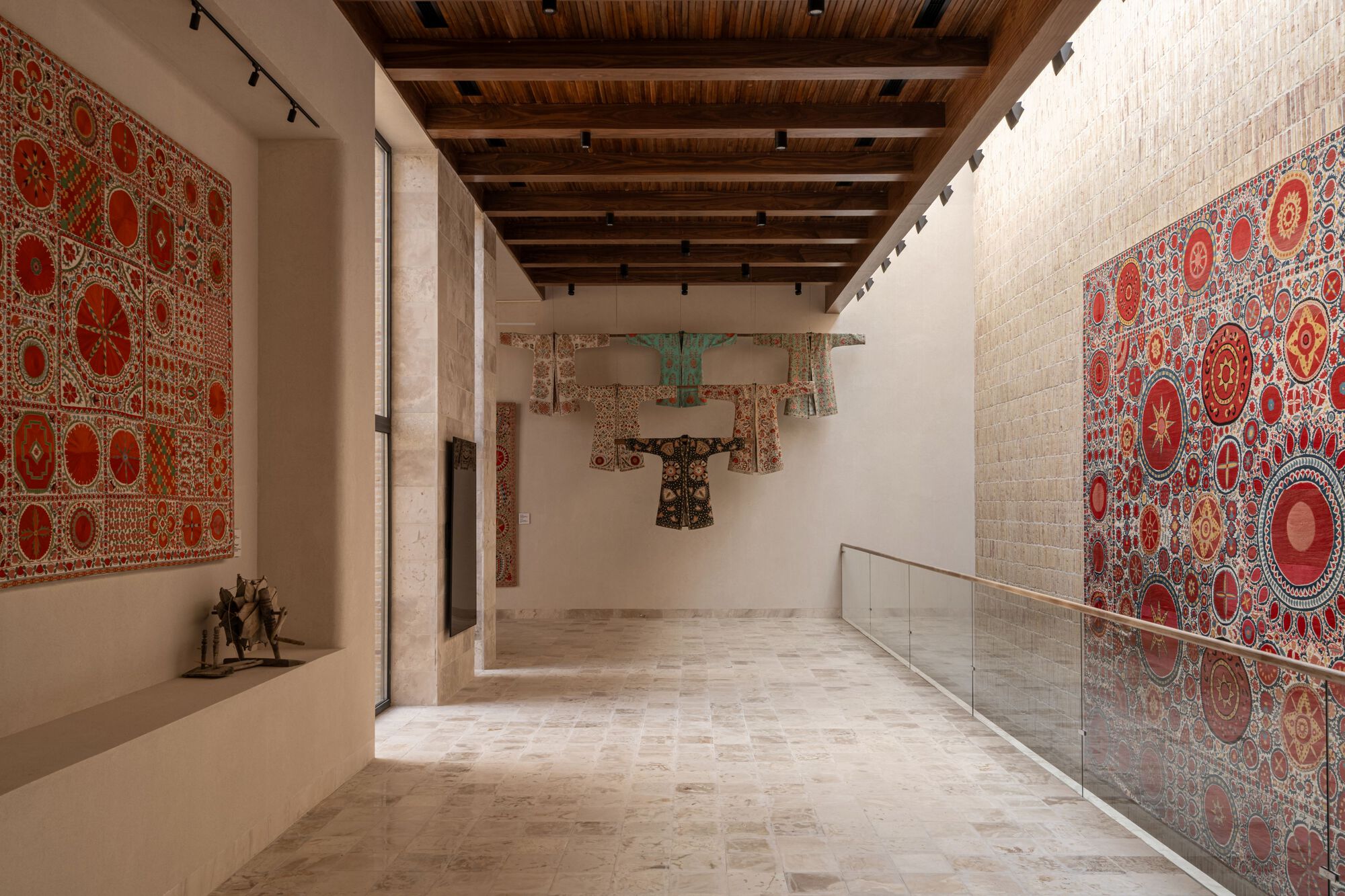 玛迪娜·卡西姆巴耶娃博物馆的苏扎尼刺绣品丨乌兹别克斯坦塔什干丨ARC Architects-23