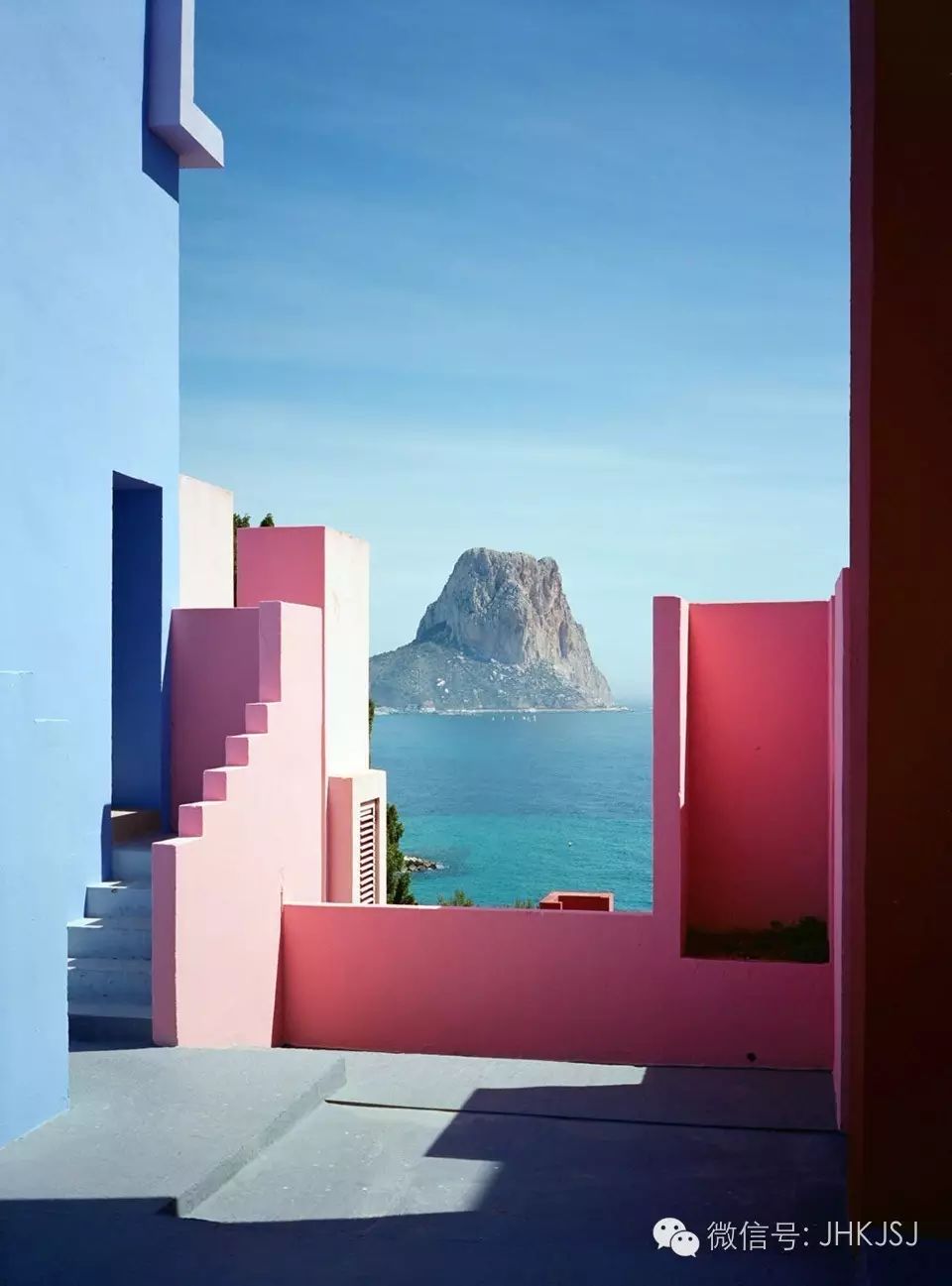 好魔幻！红蓝协奏曲——西班牙公寓设计-51