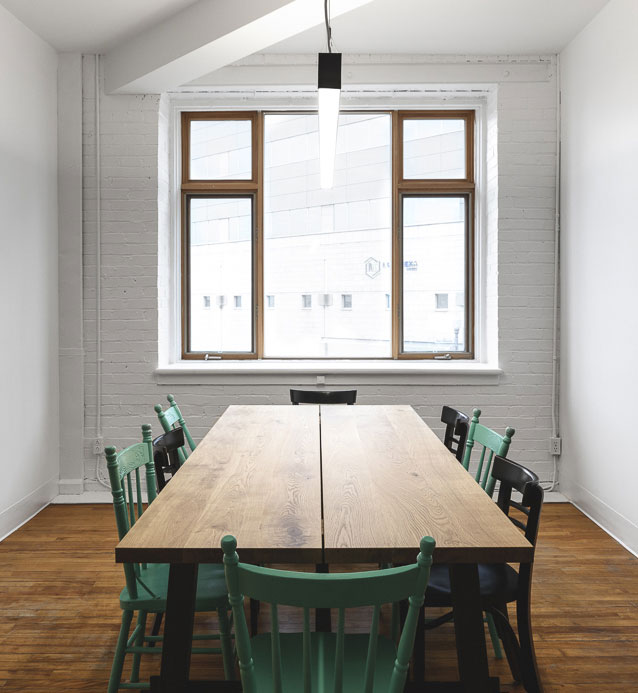 魁北克城 Patriarche 办公室 - 旧工厂中的现代创意空间-15