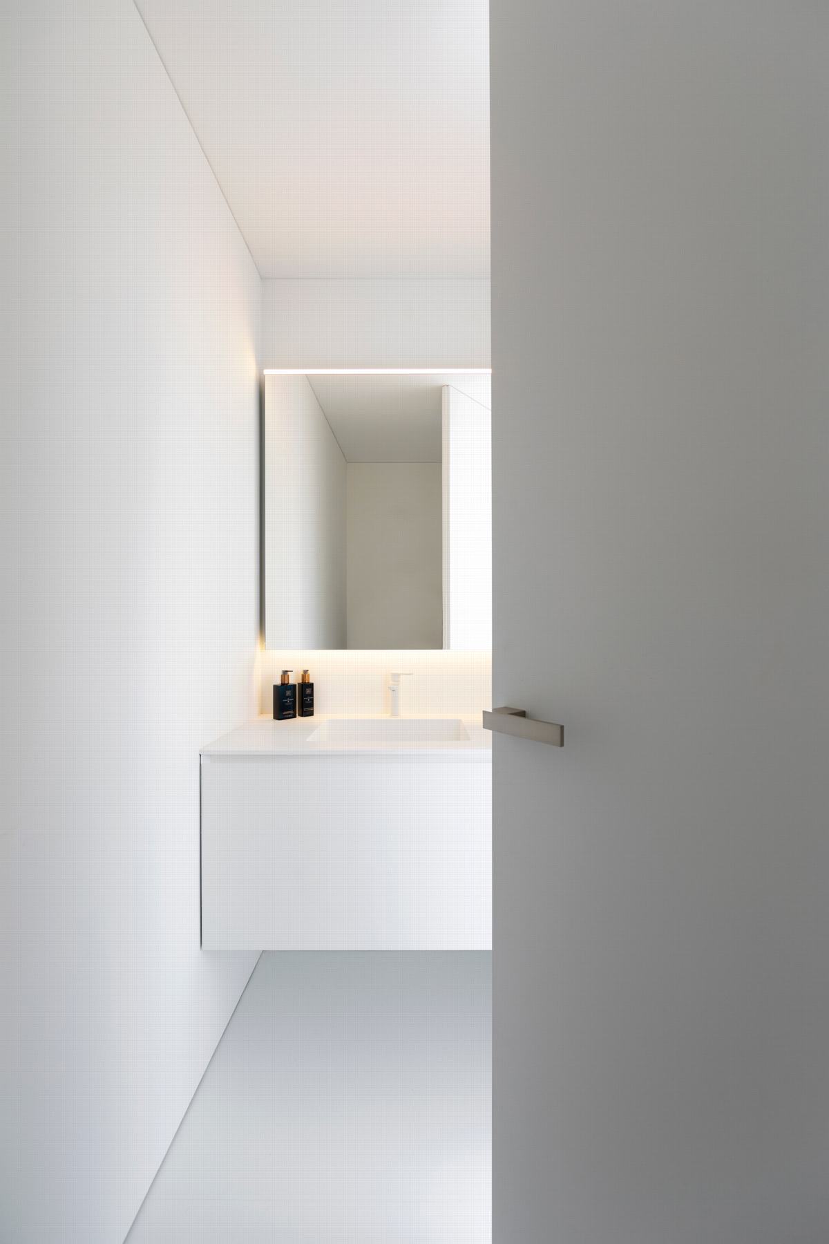 极简纯白顶层公寓丨弗兰西尔维斯特-29