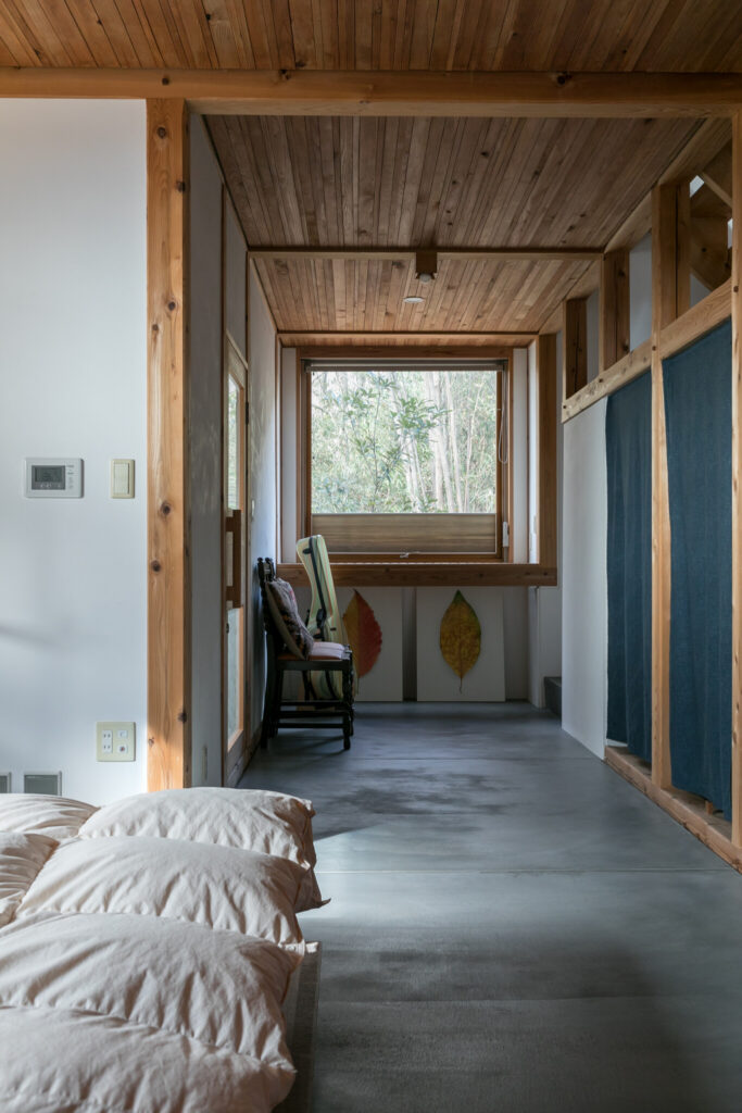 新月に伐採した木で造る家 洞窟で暮らす安心感と、森の力に共感する住まい | Architecture | 100%LiFE-6