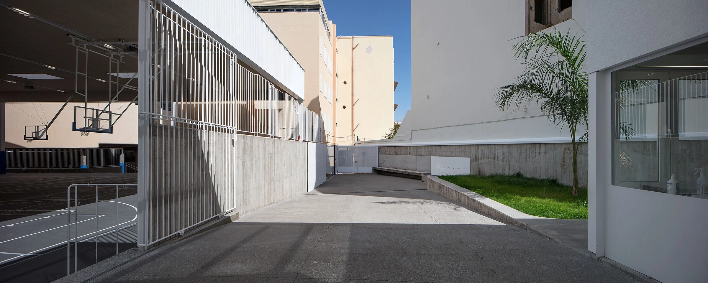 西班牙英语学校的体育运动丨西班牙丨Equipo Olivares Arquitectos-13