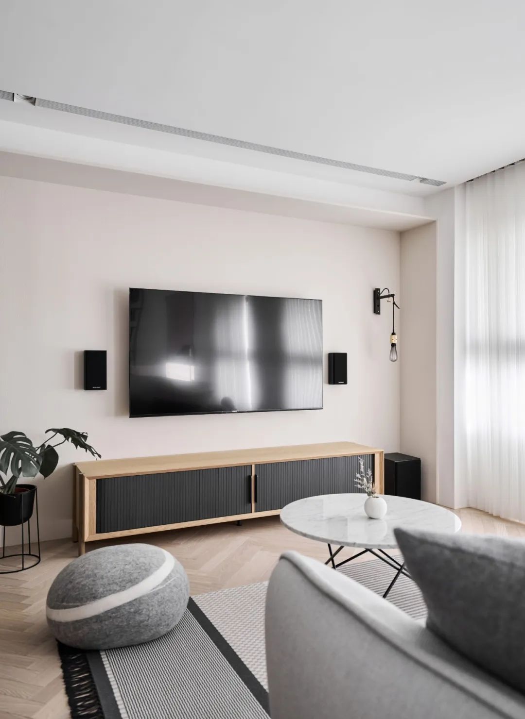 现代黑白灰搭配的北欧风住宅丨工作室-61