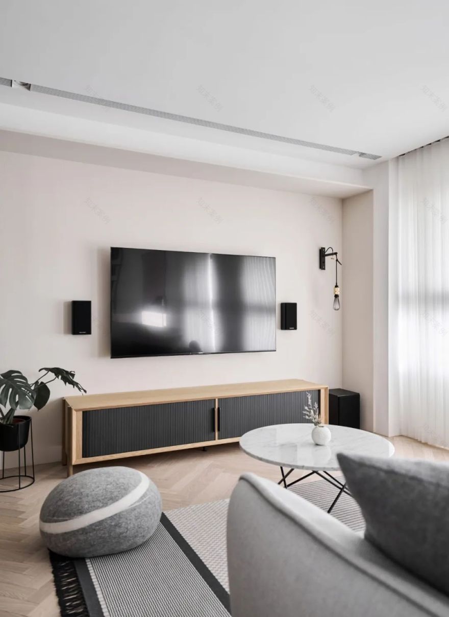 现代黑白灰搭配的北欧风住宅丨工作室-61