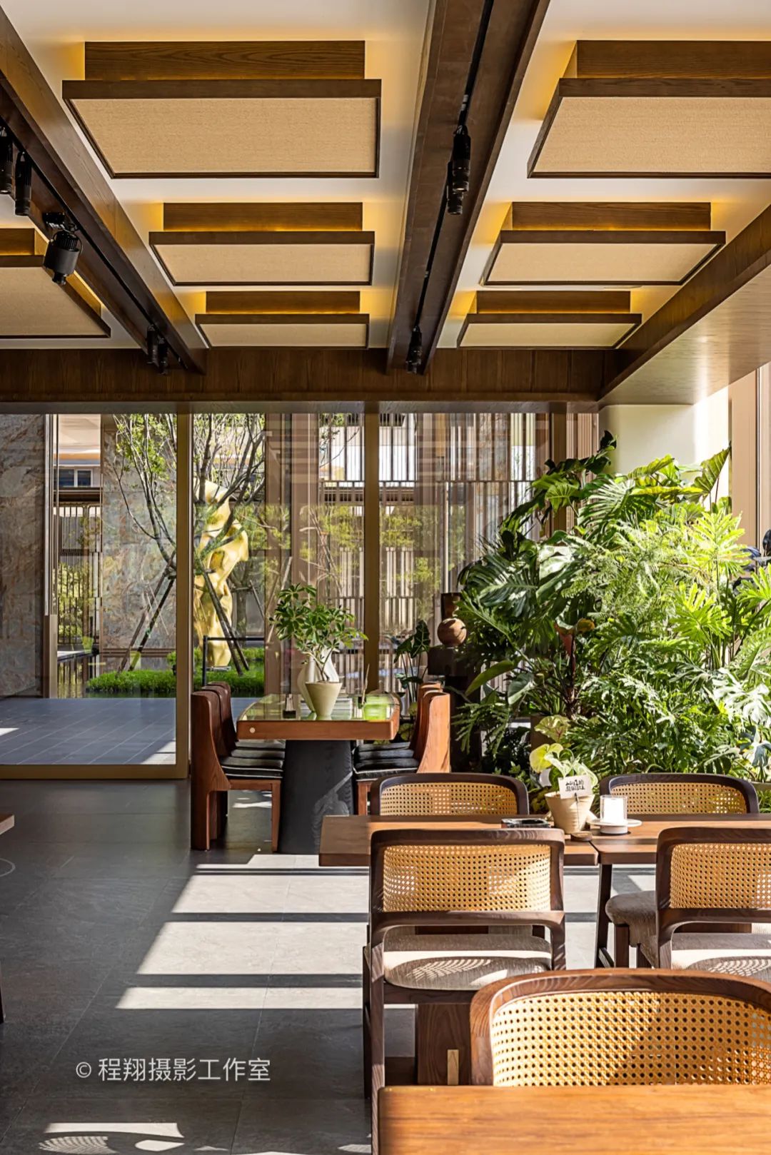 一湖山水，诗意一座城｜绿城&湖州城市集团咏山望湖售楼处实景案例分享-17