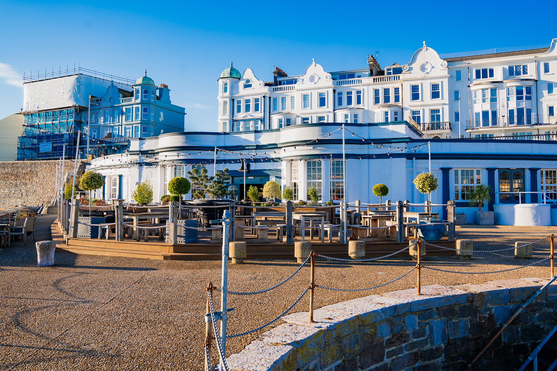 滨水区；海滨；河畔区域（注：具体含义需结合语境确定，这里滨水区是较为宽泛常用的译法） 丨United KingdomPlymouth-11