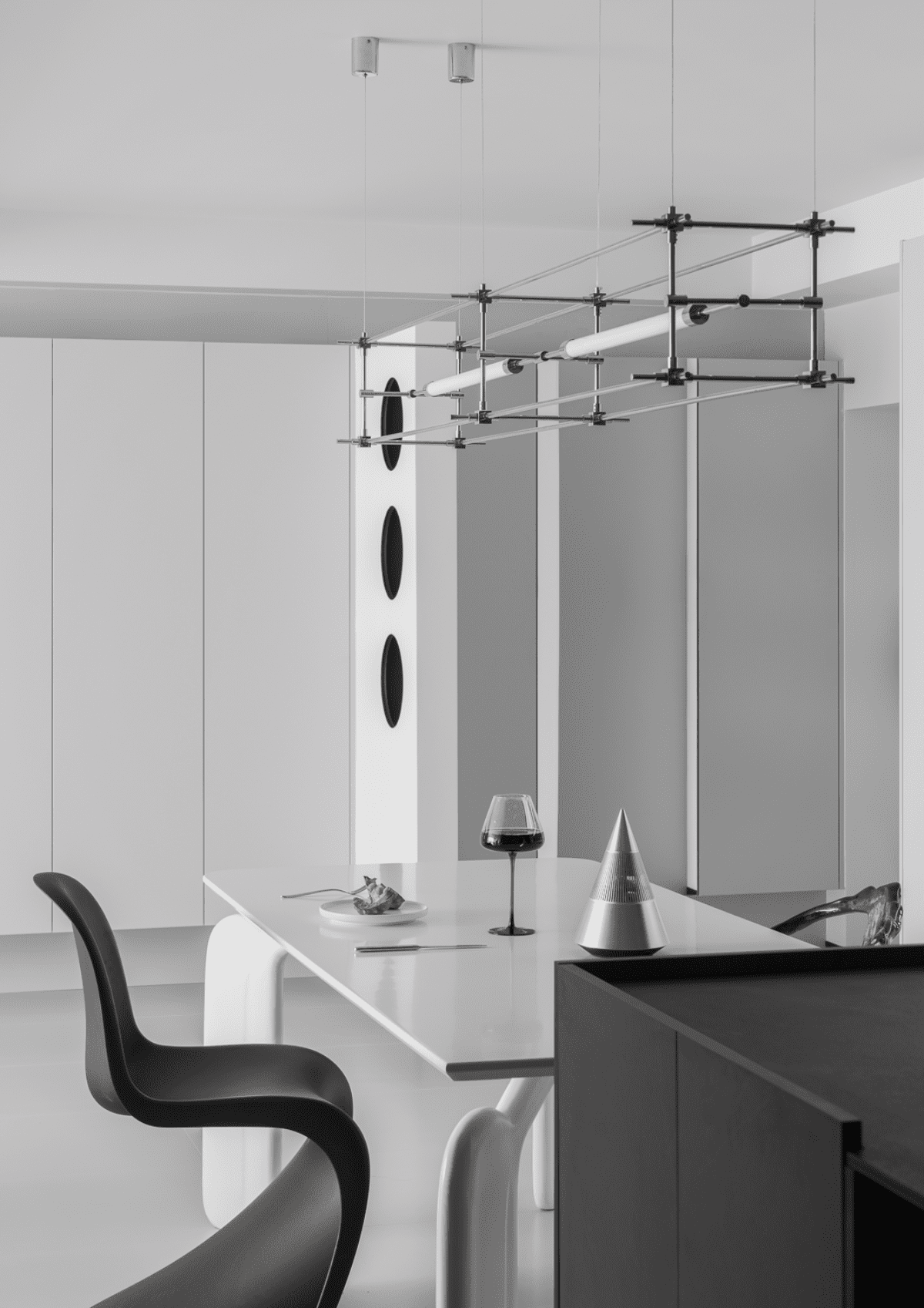 桌柜一体+开放布局释放空间，黑白极简谱写“断舍离”生活乐曲-12