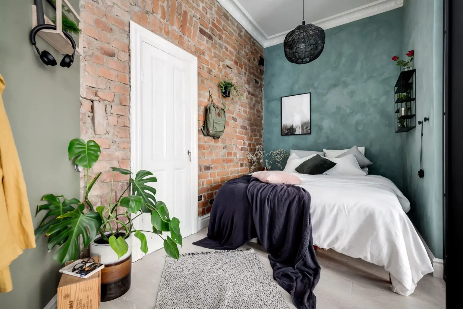 44 平米瑞典公寓玩转玻璃隔断与色彩-10