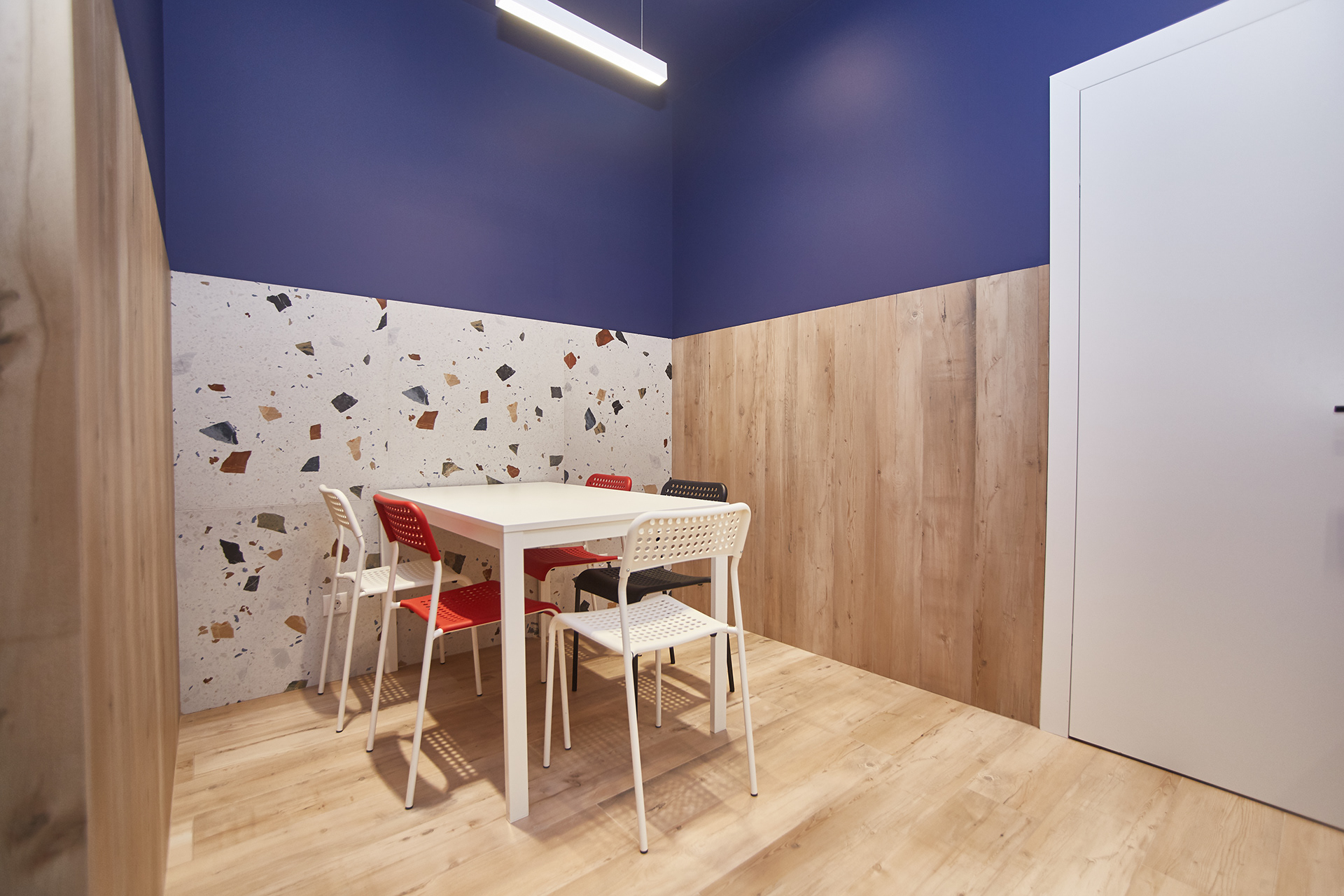 OFFICE OF THE LAW COMPANY: 170 sq.m (Real)-15