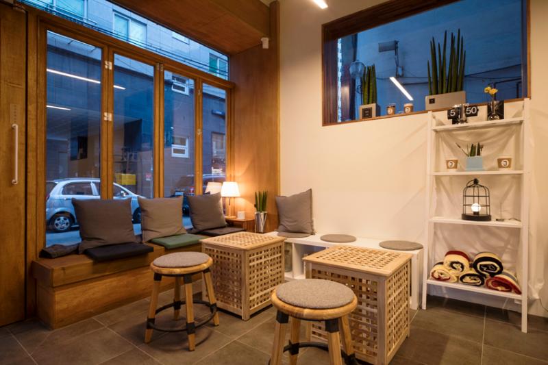 极简纯白木质风，12 平米小咖啡馆设计-6