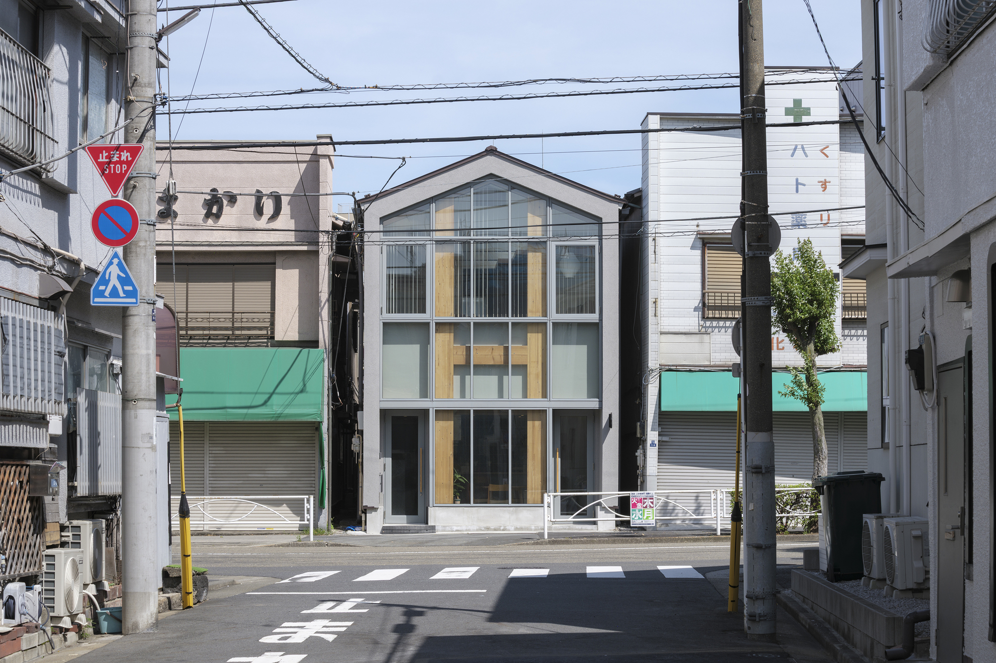 A House, Resident and Milk Delivery Service  / Meguro Architecture Laboratory-25