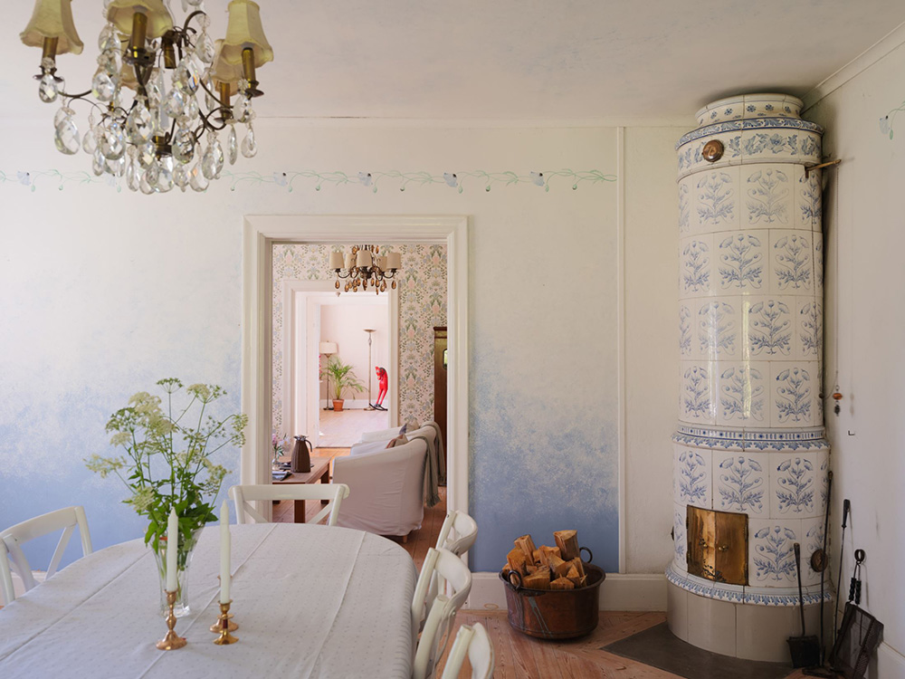 瑞典老村校改造的大型明亮别墅-29