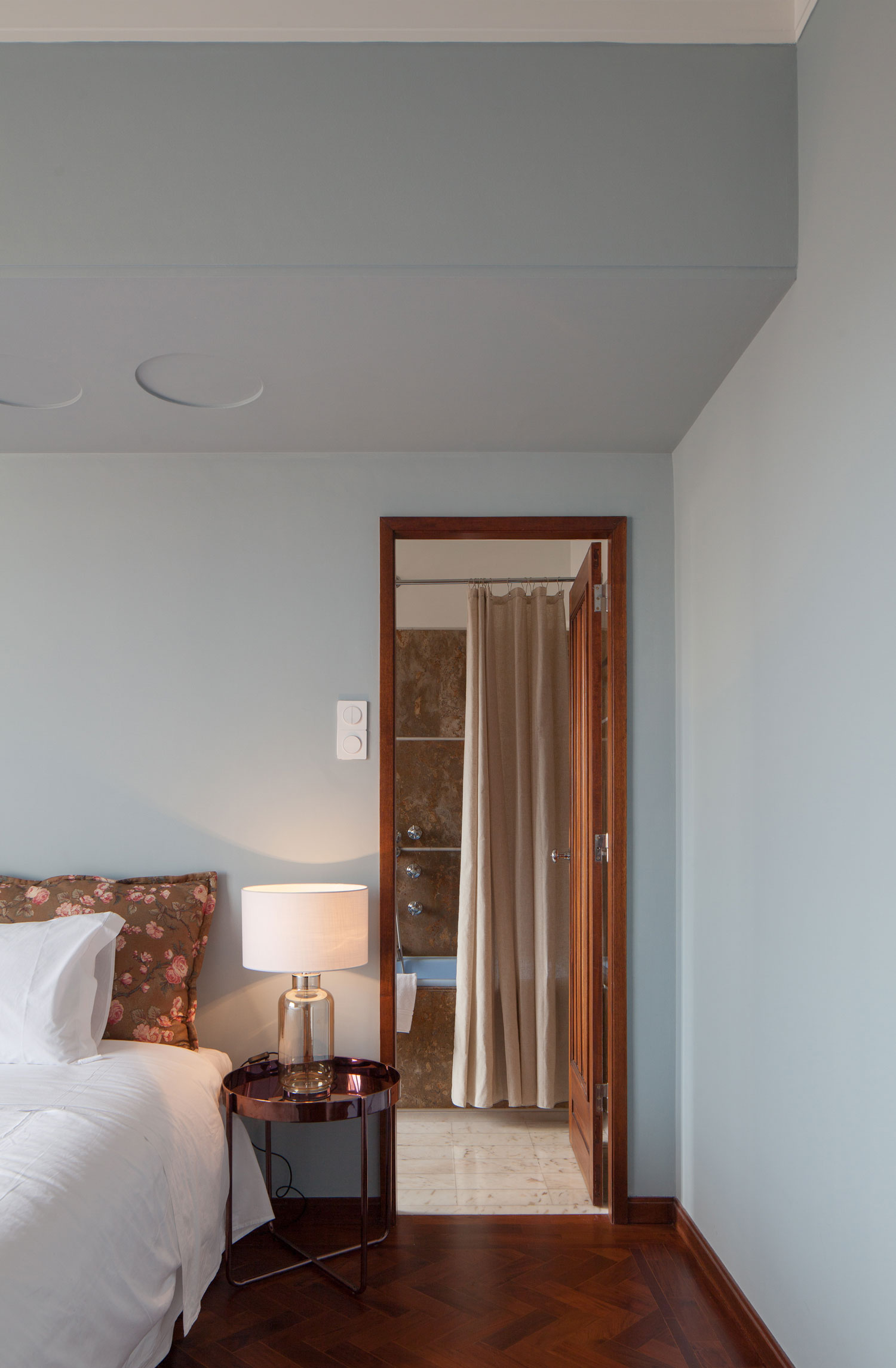 1940s Retro Apartment Renovations in Porto by Atelier In Vitro-12