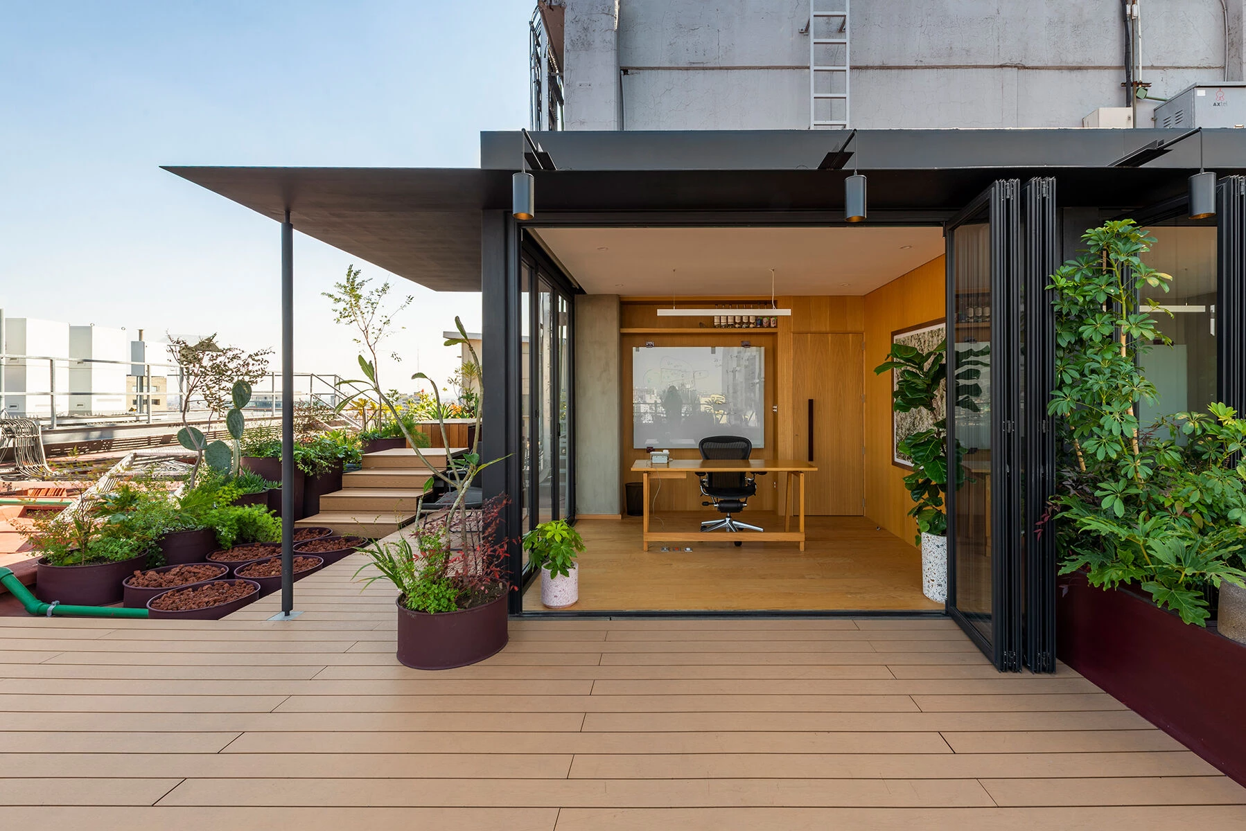 墨西哥城繁忙大道上的空中办公室改造-51