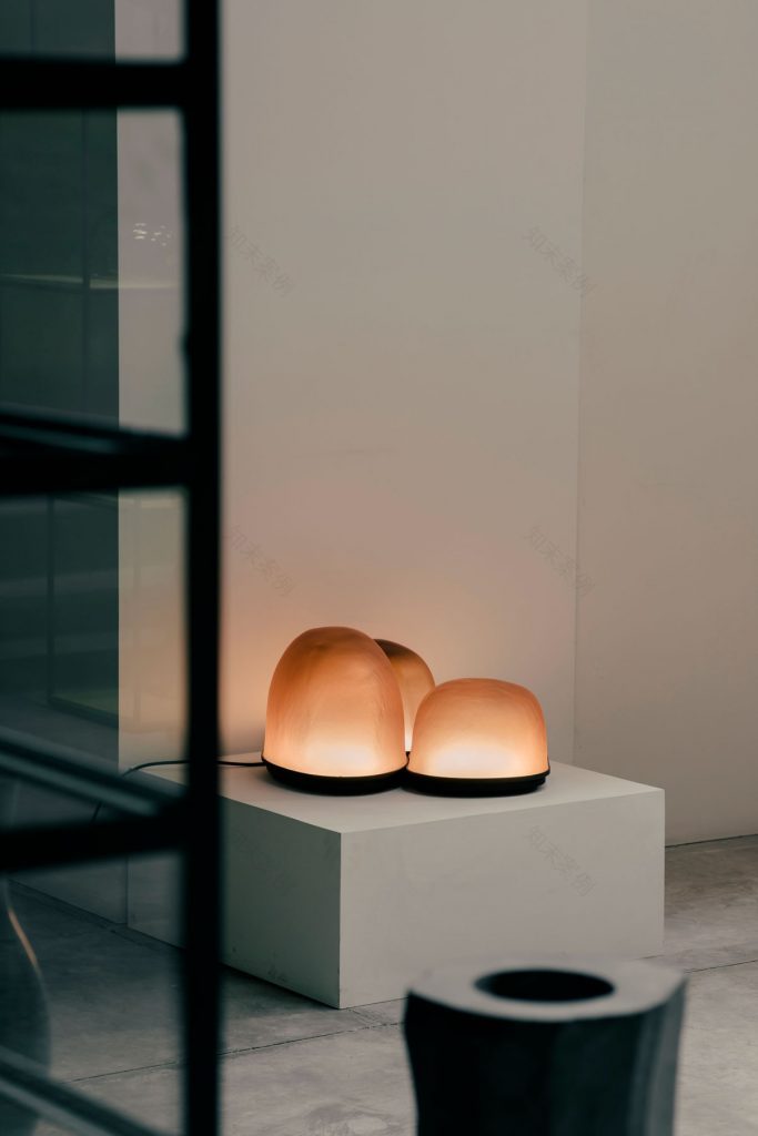 手工玻璃“金泡”灯饰,营造温暖琥珀色调空间-13