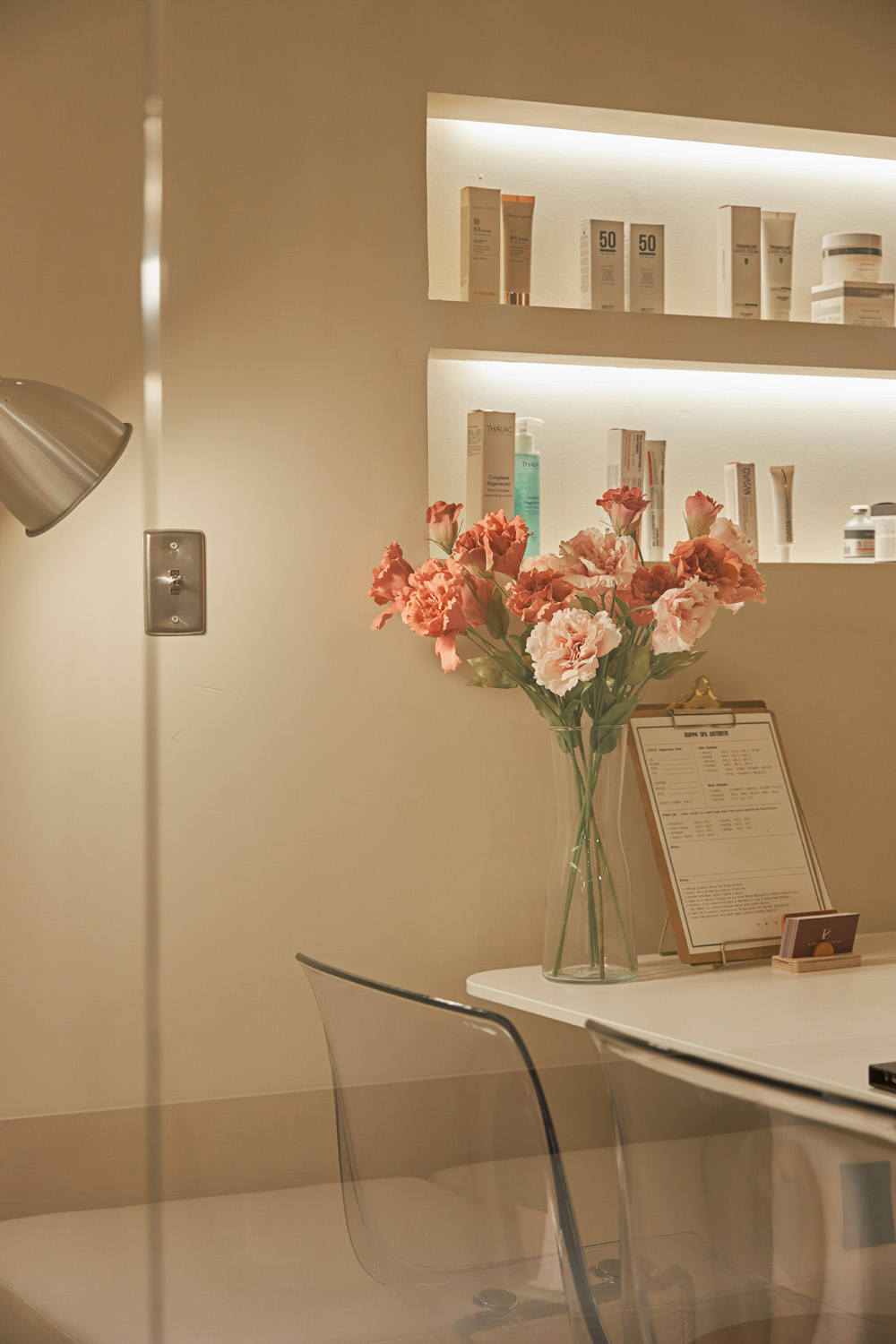 30 平米高级 SPA 店，白色与原木的精致空间-18