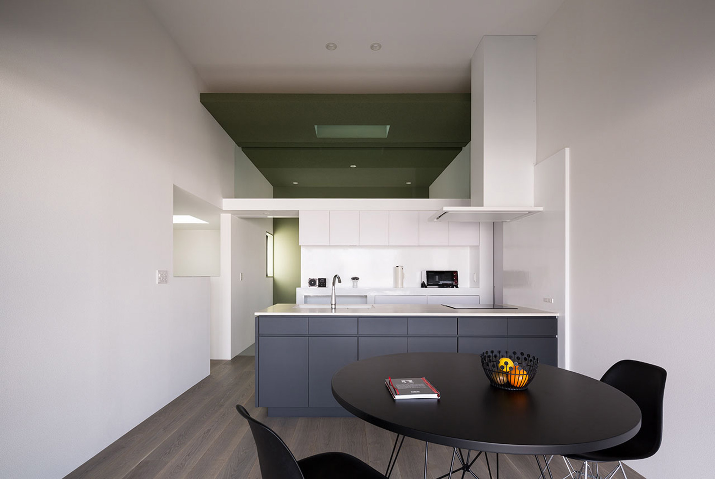 Kouichi Kimura designs Japanese house with white-tiled courtyard for yoga-12