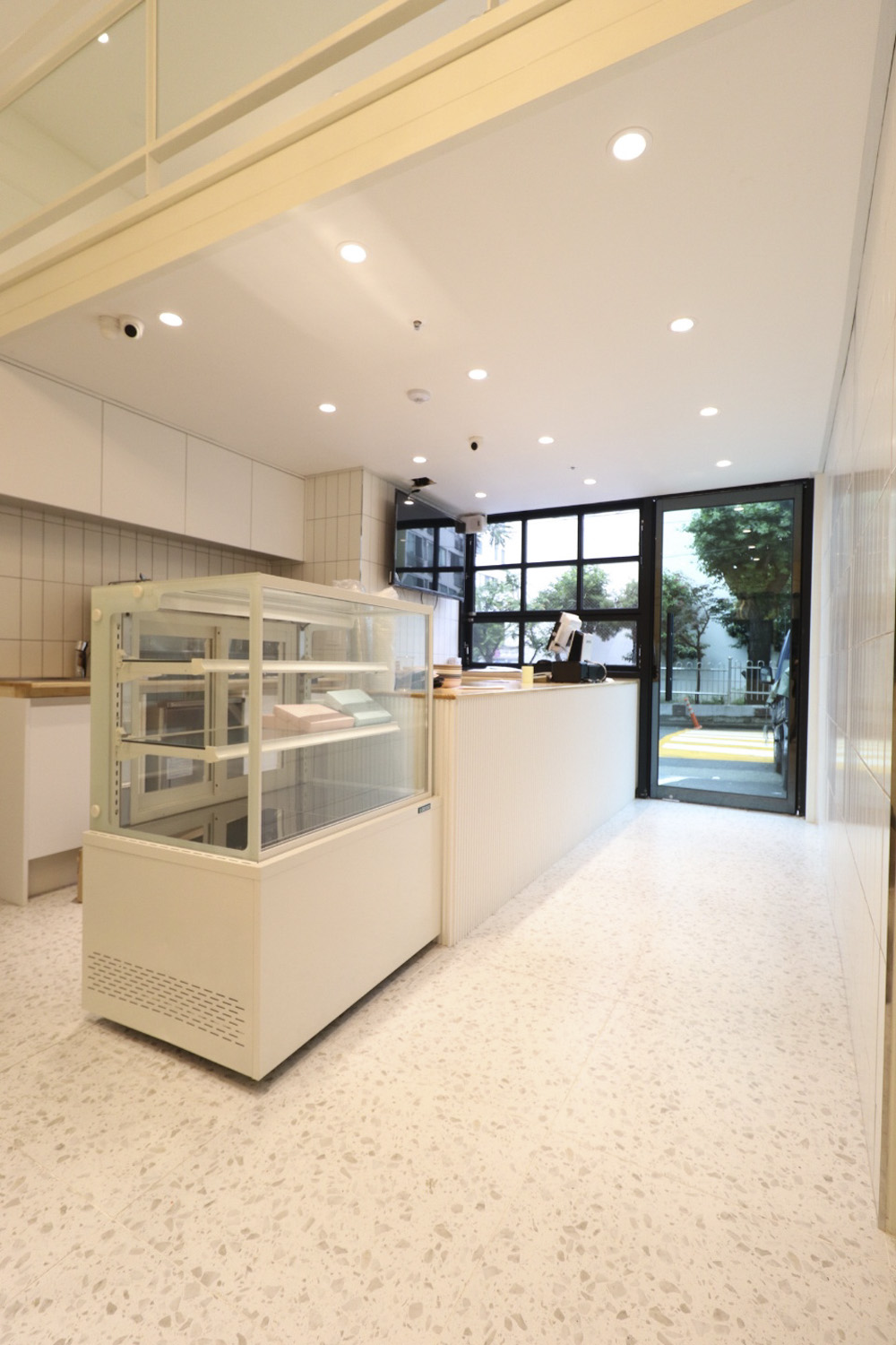 40 平釜山复式咖啡厅的间接照明设计-24