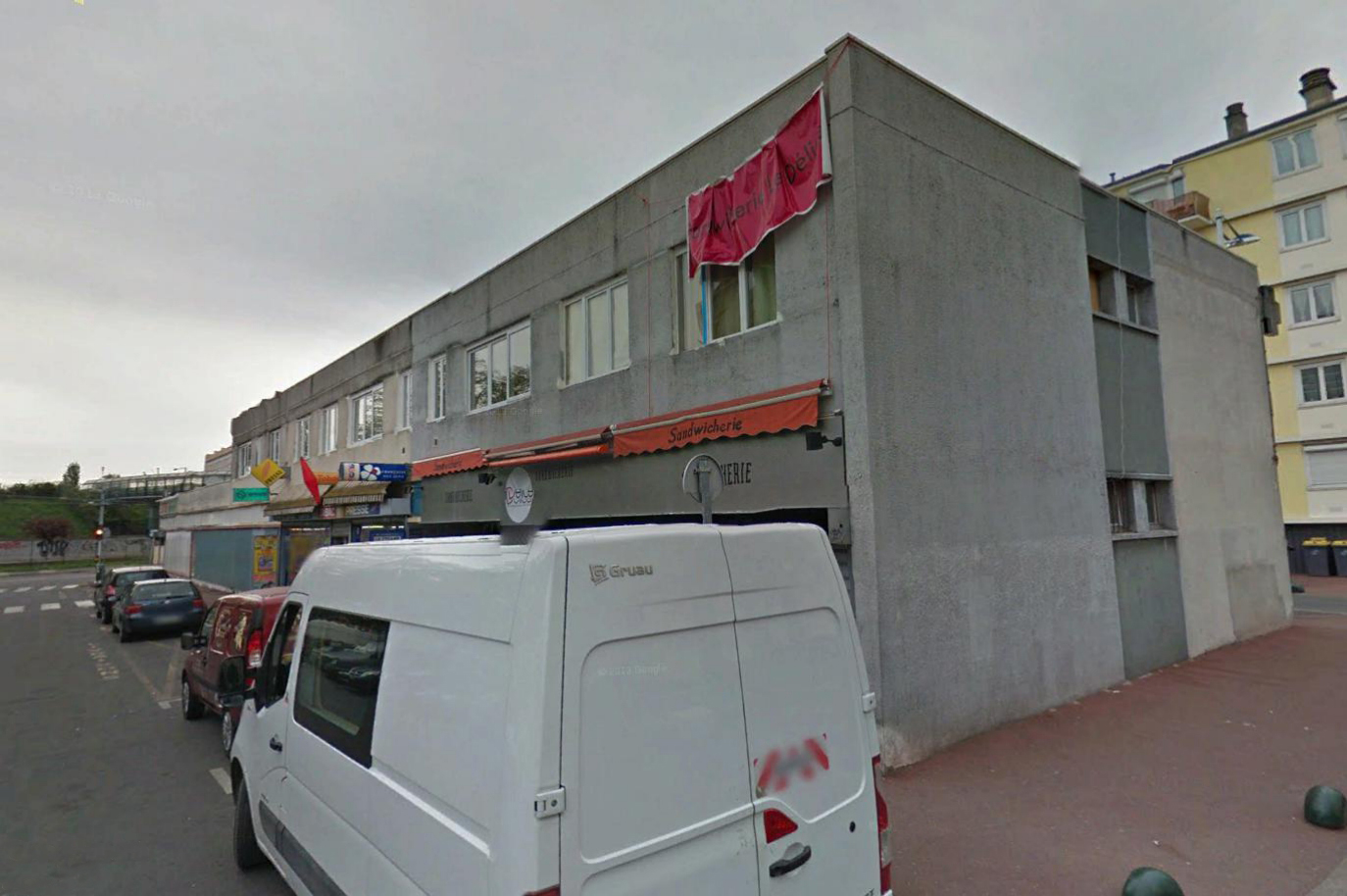 南特雷商业商店与学生住宅的现代设计-10