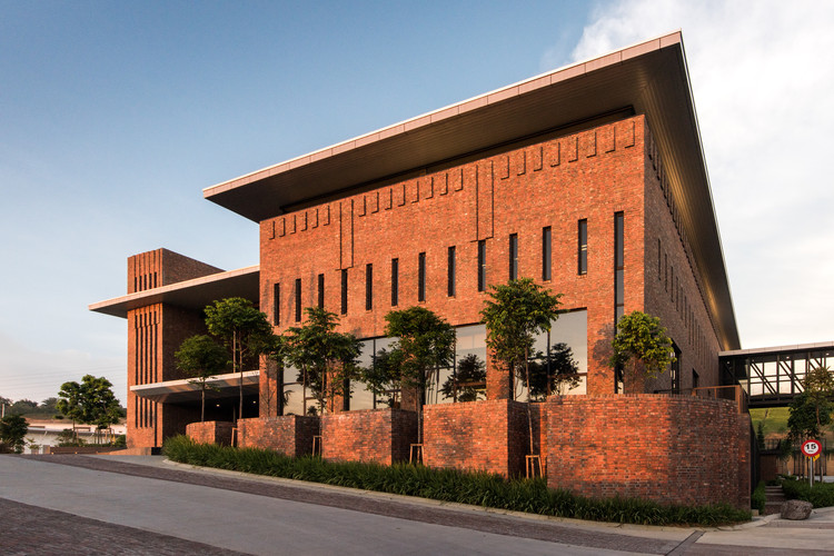 大荷兰人农业总部 · 工业绿意,环保创新-23