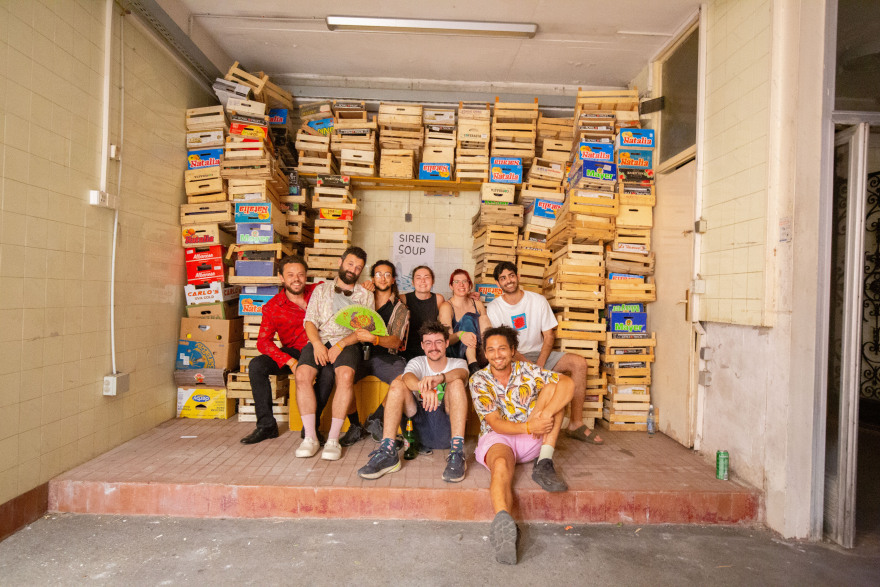 里耶卡25号警笛汤(注:由于SIREN SOUP不太明确确切含义,警笛汤可能不太符合实际情况,这里是按字面进行翻译,若有更多背景信息可使翻译更准确) 丨Mo Abdelbary等11人组成的SSS Crew-115