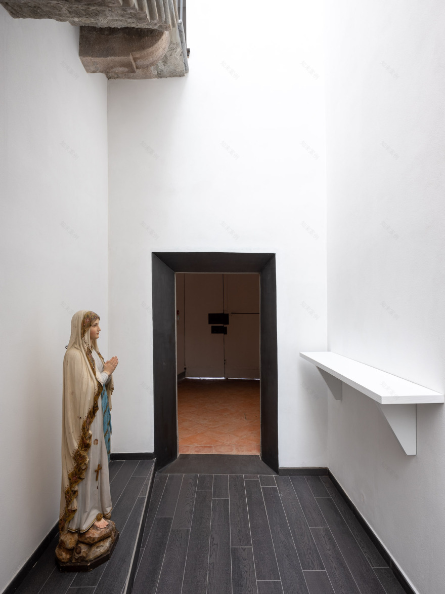 光影交织下的历史教堂修复-31