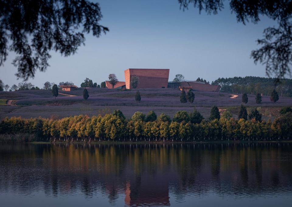 云南东风韵艺术中心 | 红土地上的现代石雕艺术-23