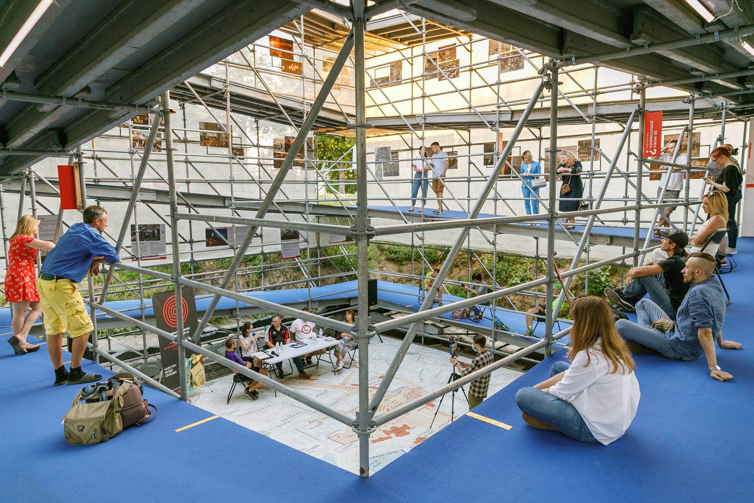 乌克兰尊严革命博物馆临时展览馆·“立方体”丨乌克兰基辅丨Iegor Shtefan,urban curators-19