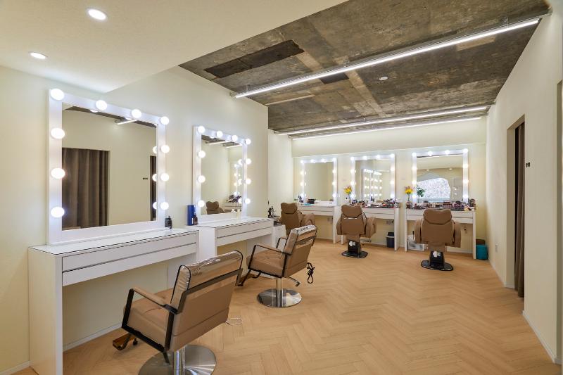 简约 20 坪美妆店设计-5