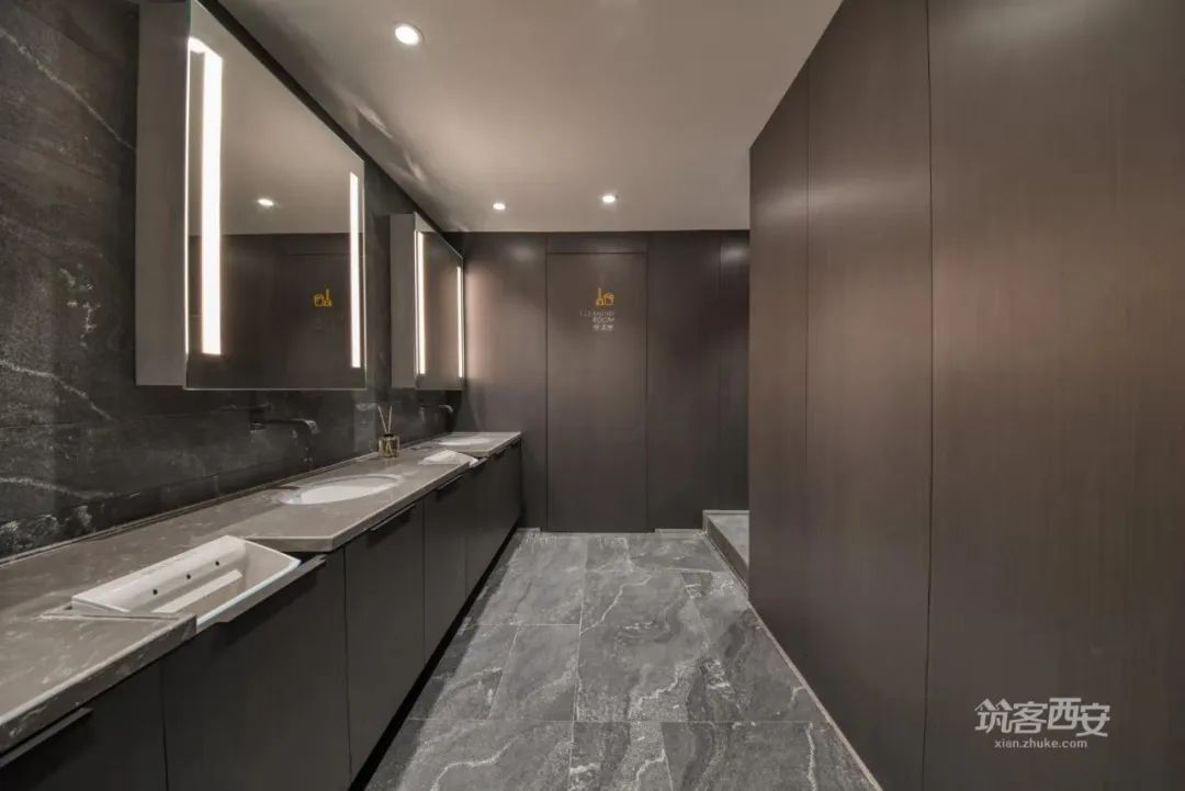 不锈钢吊顶打造科技感消防公司办公空间-70