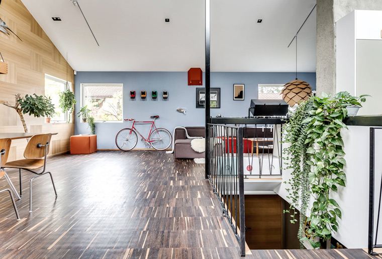 Alexander White 的现代工业风原木金属铁皮加盖设计-6