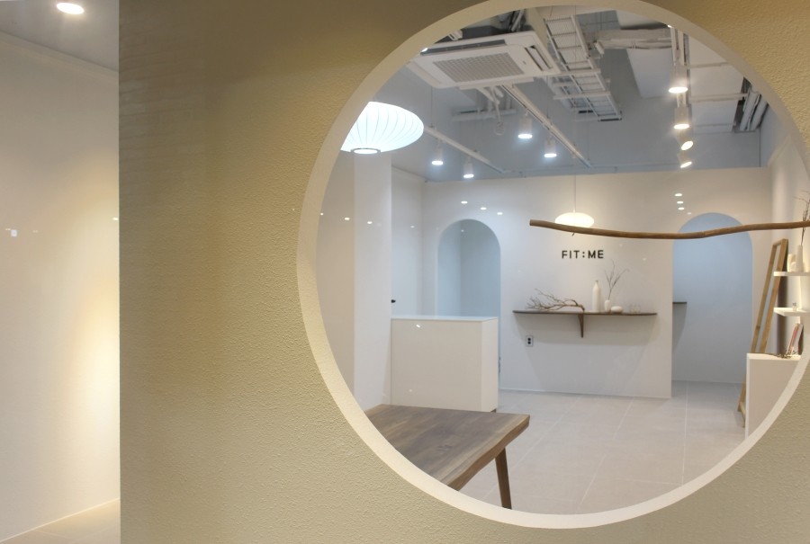 简约白诠释时尚 釜山服装店设计魅力-6