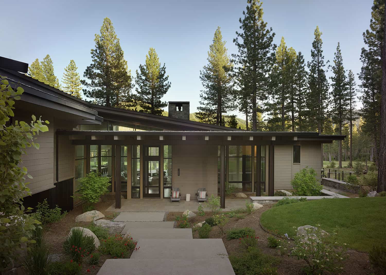 Enchanting mountain retreat in Truckee surrounded by an idyllic setting-2