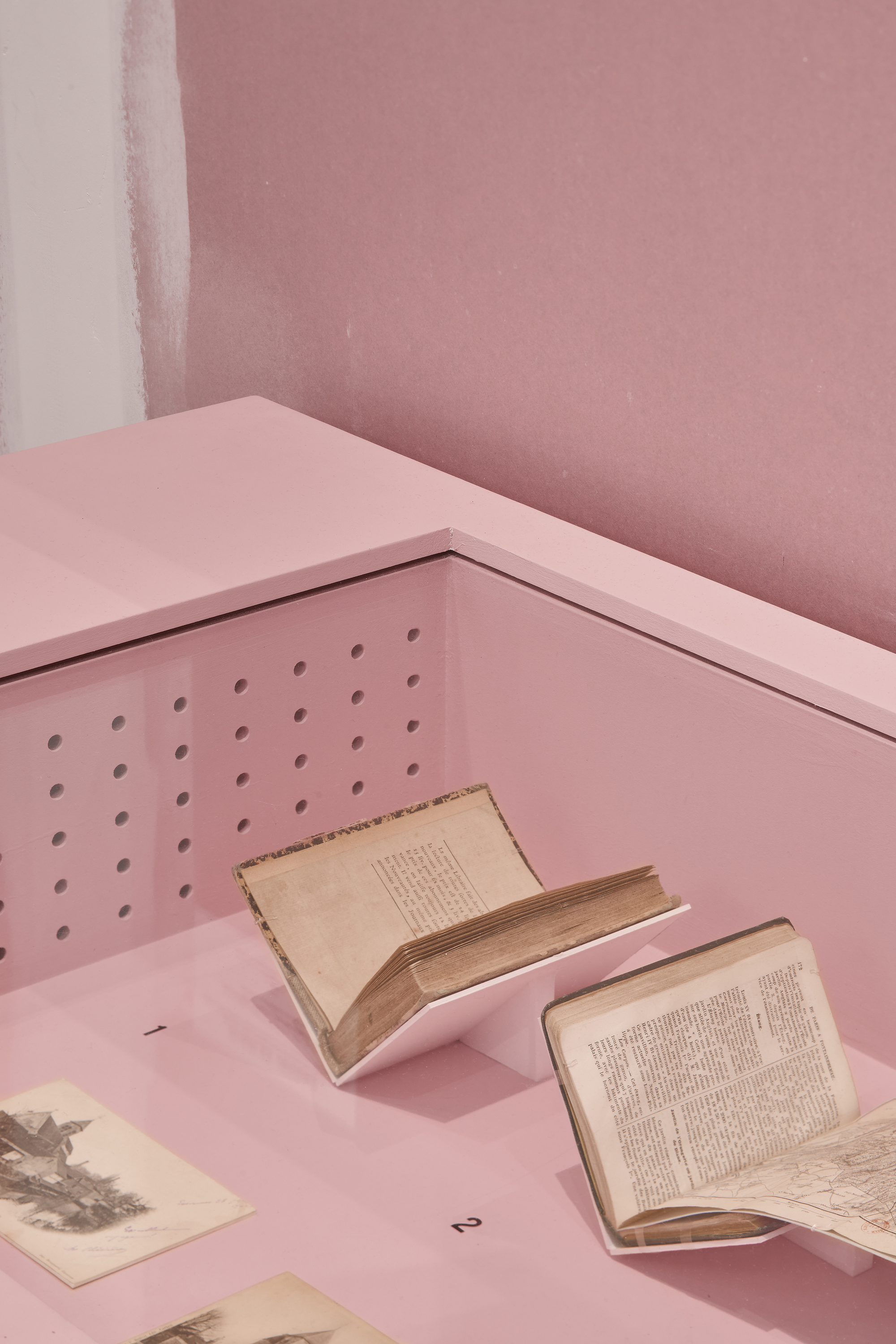 Banlieues Chéries Exhibition / Roll-26