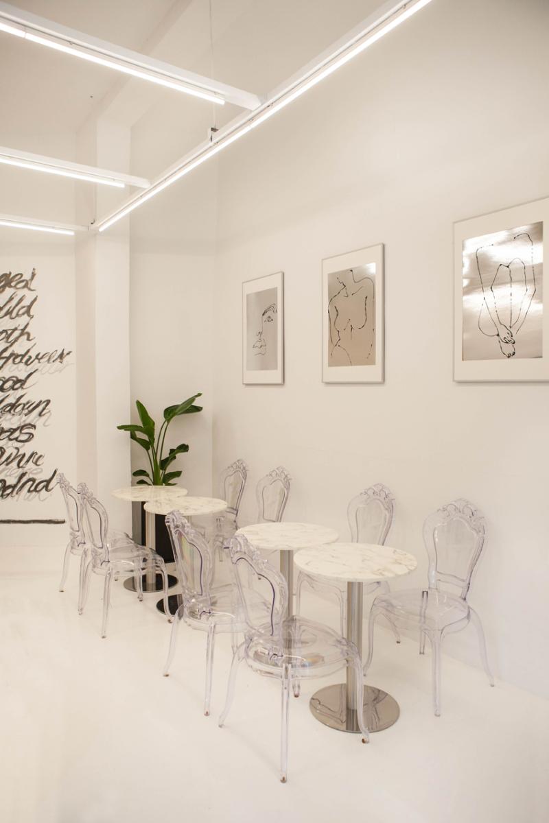 首尔洪大 20 平现代甜品咖啡厅，白色简约风室内设计-9