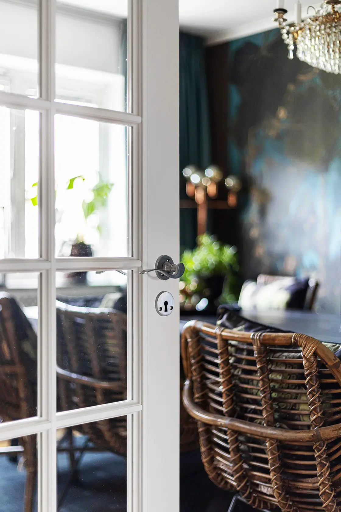 色彩斑斓的瑞典 77m2 公寓 | 极简与丰富的完美结合-4